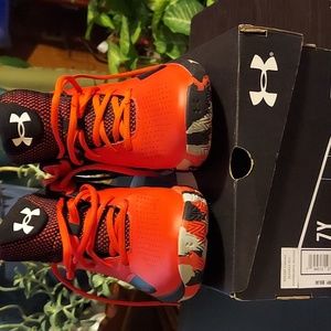 Under Armour  Youth shoe